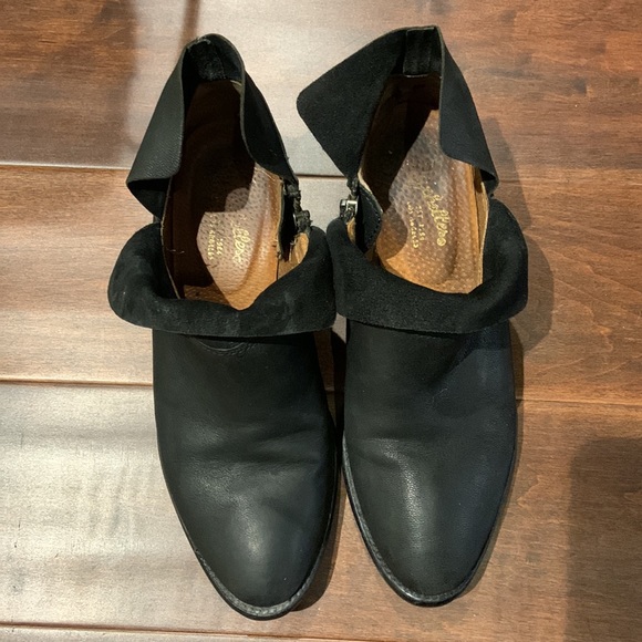 Seychelles black ankle booties. Size 6 - Picture 5 of 5